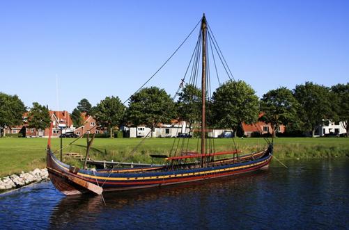 Корабль викингов в национальном музее Дании.JPG