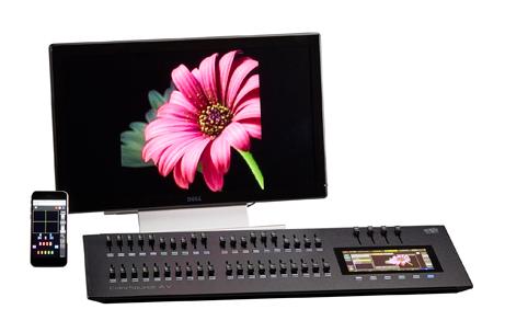Световая консоль ColorSource AV с возможностью интегрированного аудиовизуального воспроизведения.JPG